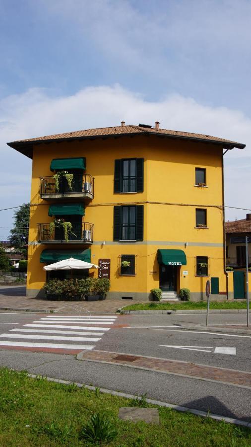 Hotel Del Corso Borgomanero Exteriör bild